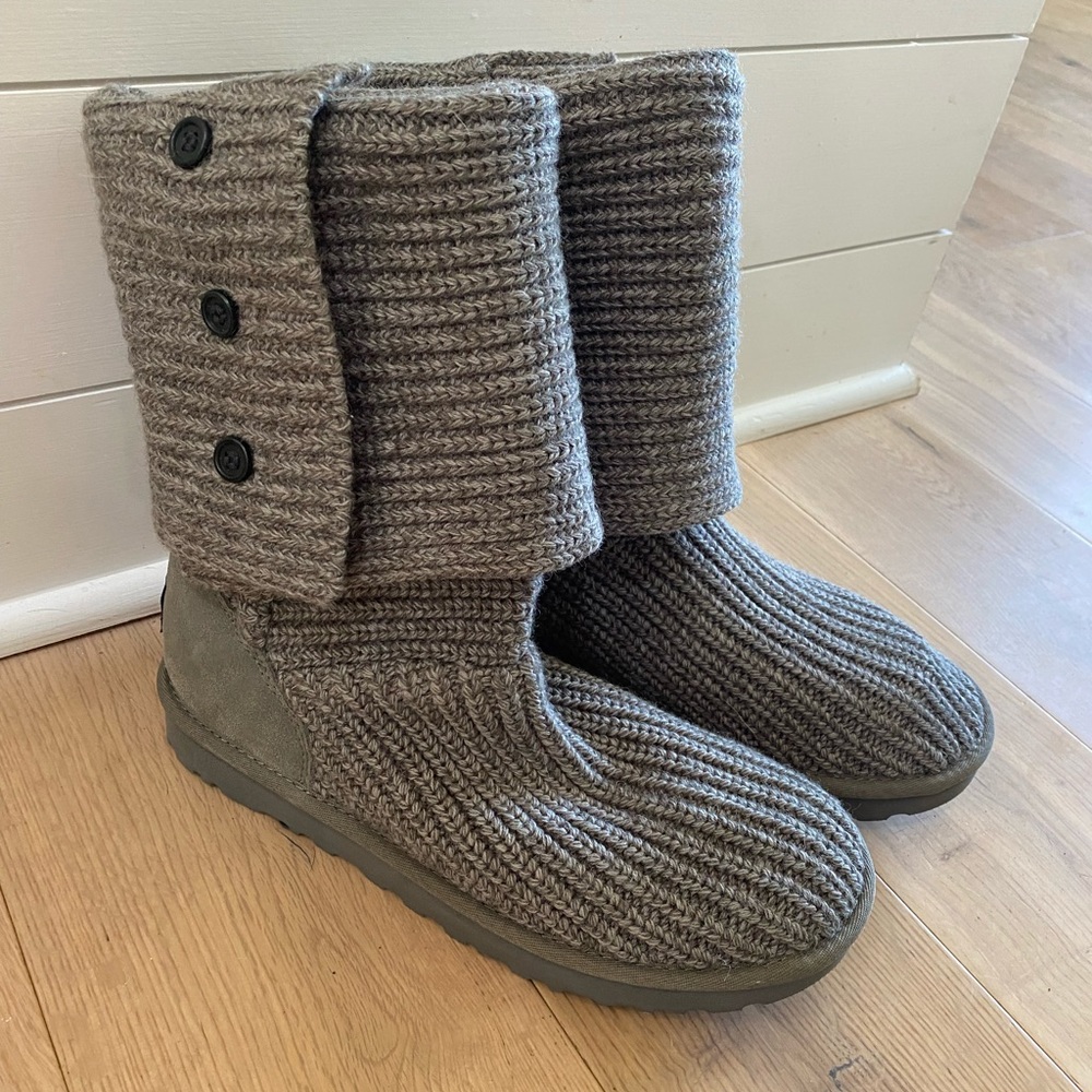 NWT UGG Classic Cardy Boots, size 10, NEVER WORN